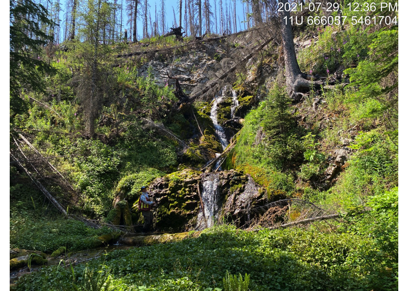 Large falls located ~550m upstream of PSCIS crossing 197786.